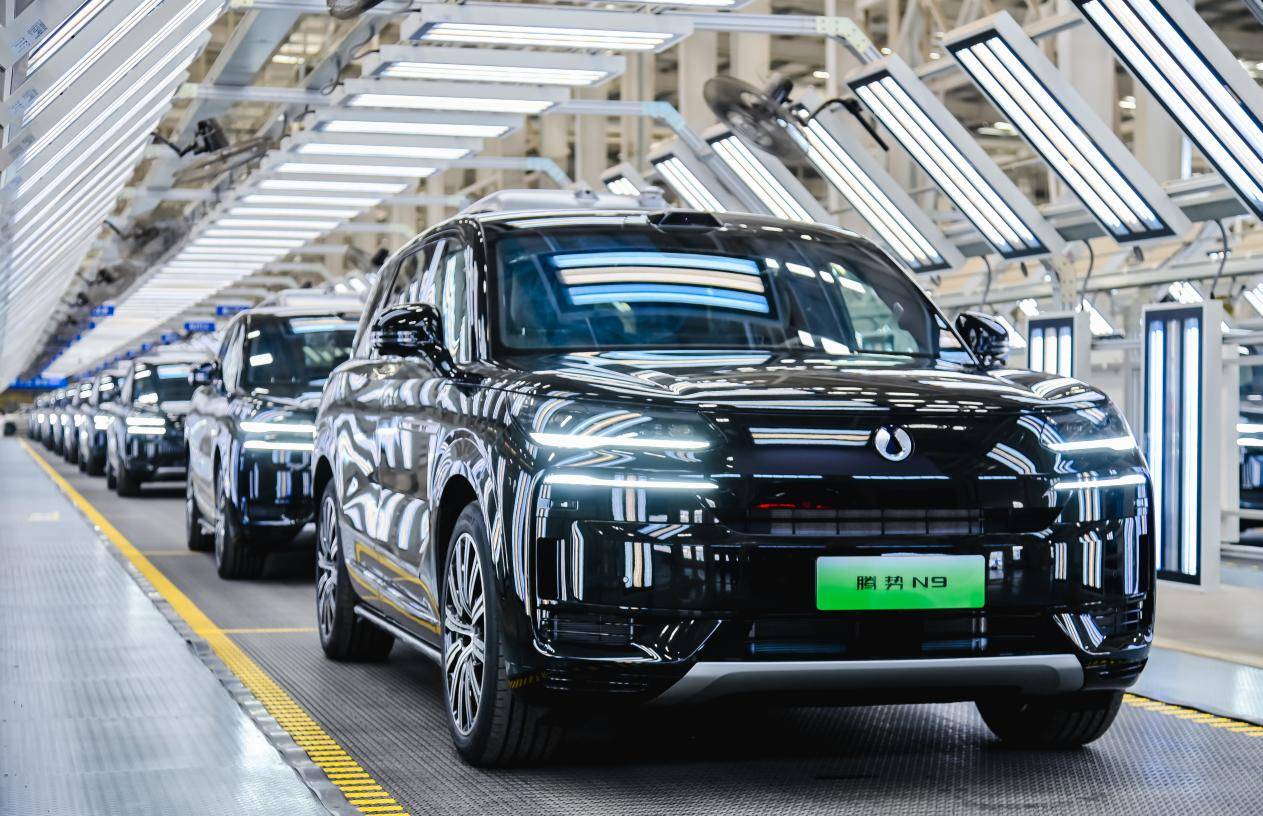 火热交付引爆市场需求，腾势N9第10000辆整车下线全力保交付