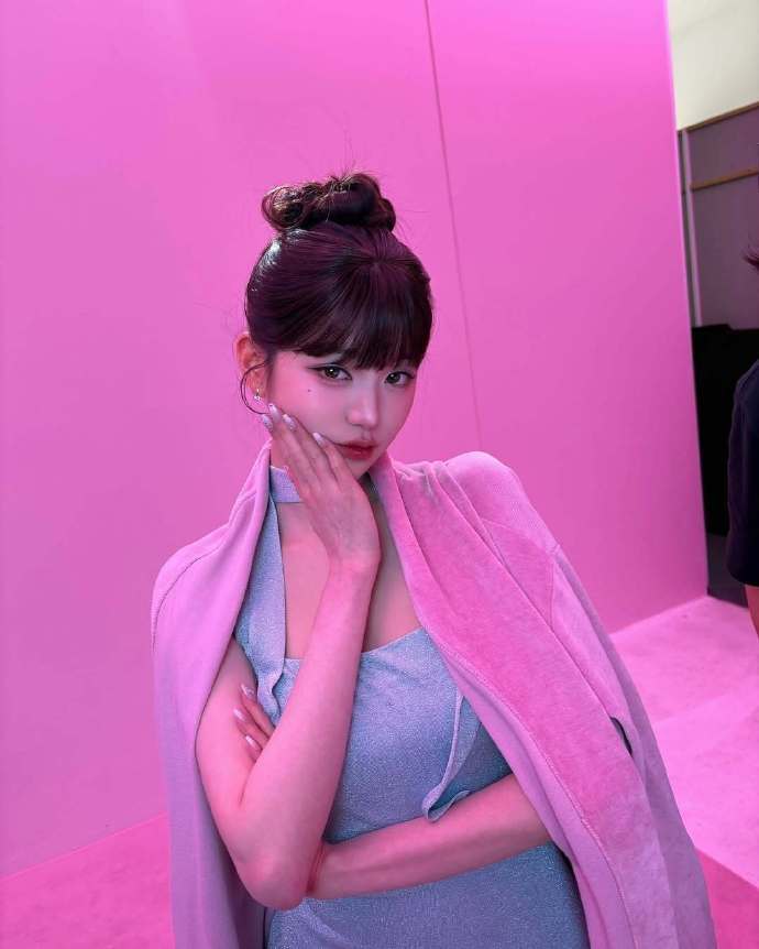 张元英全新刘海造型,完美演绎漫画女主角插图4 张元英全新刘海造型,完美演绎漫画女主角插图4