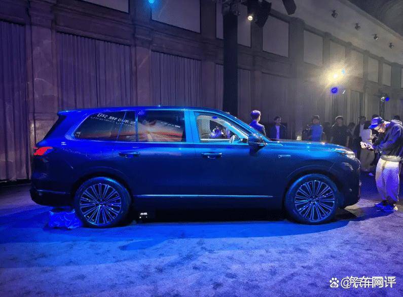 吉利银河M9全球首发！定位大六座旗舰SUV