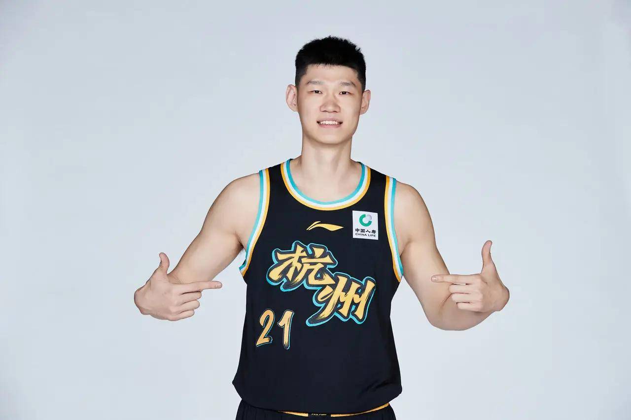 胡金秋成首战最佳！10 中 9 砍 20 分仍懊恼：罚球太糟让比赛变胶着