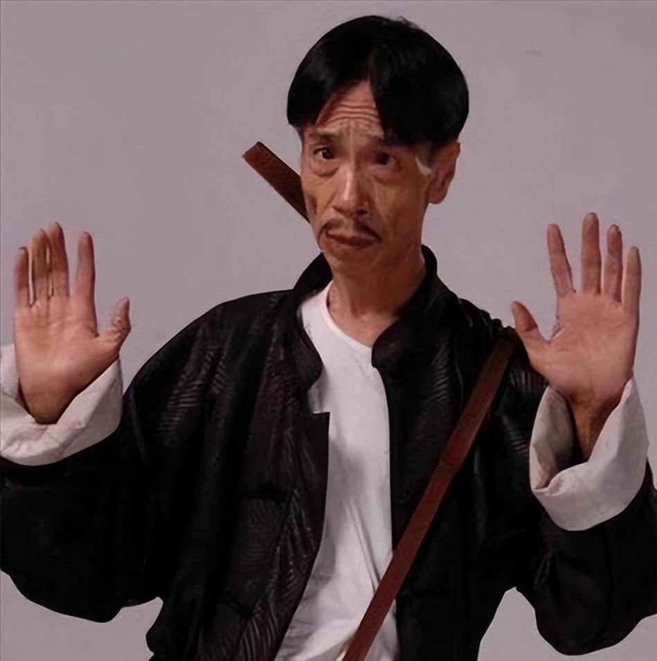 "贾队长"颜冠英:60岁因演"汉奸"成名,79岁发福依旧年轻