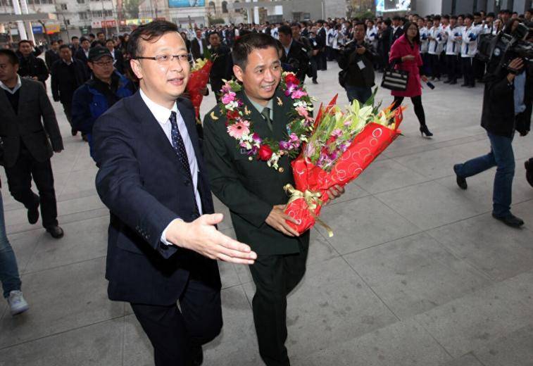 聂海胜也因此成为了湖北的科普特约员,回到家乡为年轻人做讲座,这也是