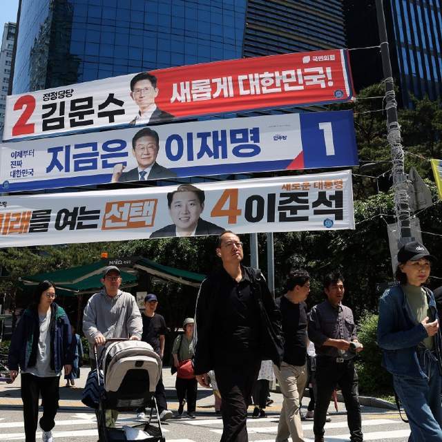 韩女团成员穿衣被“政治解读”,韩国娱乐圈进入“大选敏感期” 插图2 韩女团成员穿衣被“政治解读”,韩国娱乐圈进入“大选敏感期” 插图2