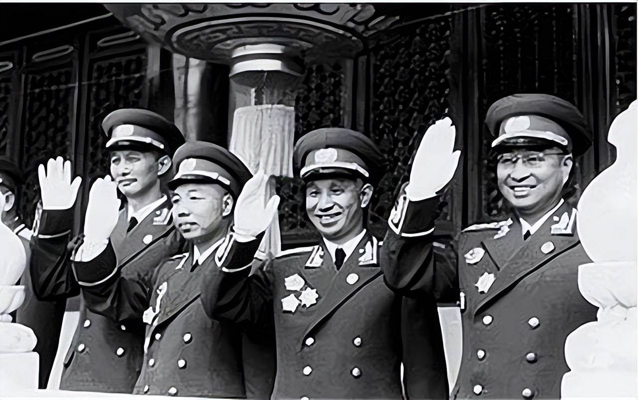 1955年,2中将1少将因不满授衔结果闹得很凶,最后如何处理?