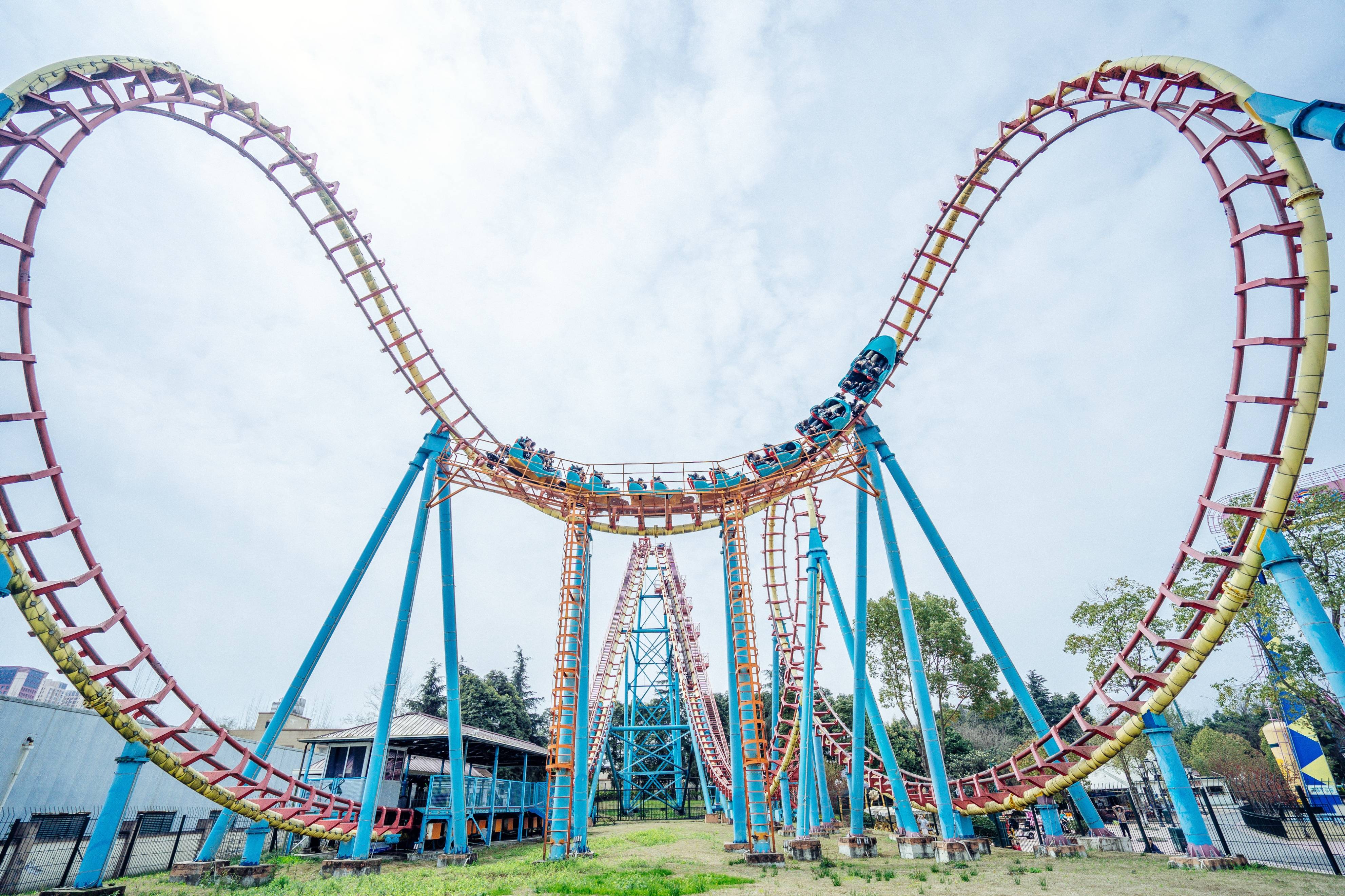 旋转木马,碰碰车,梦幻摇摆伞,八大过山车,大摆锤,海盗船