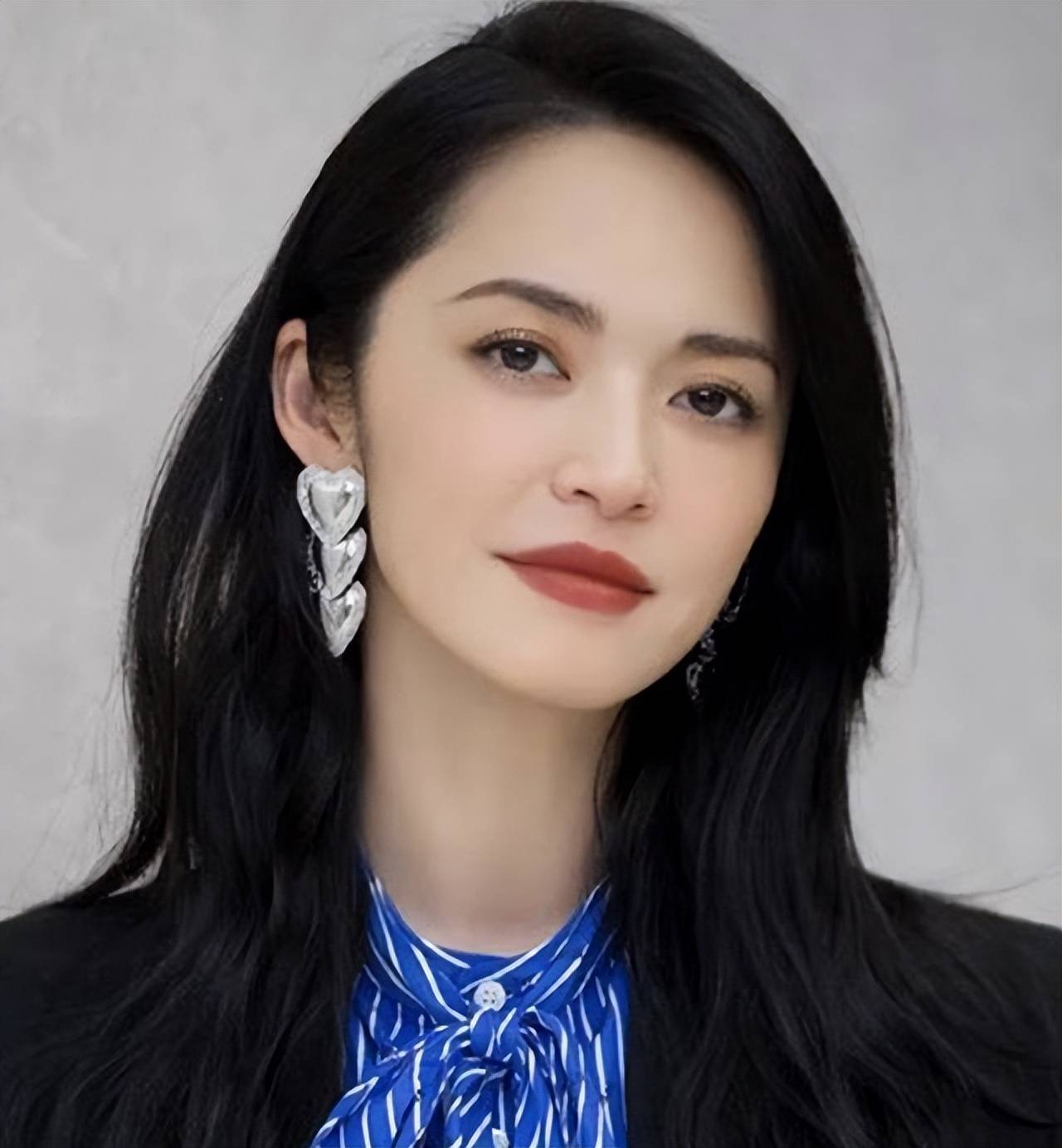 虽然早期的嘴巴问题较为明显嘴唇较厚且牙齿有些凸