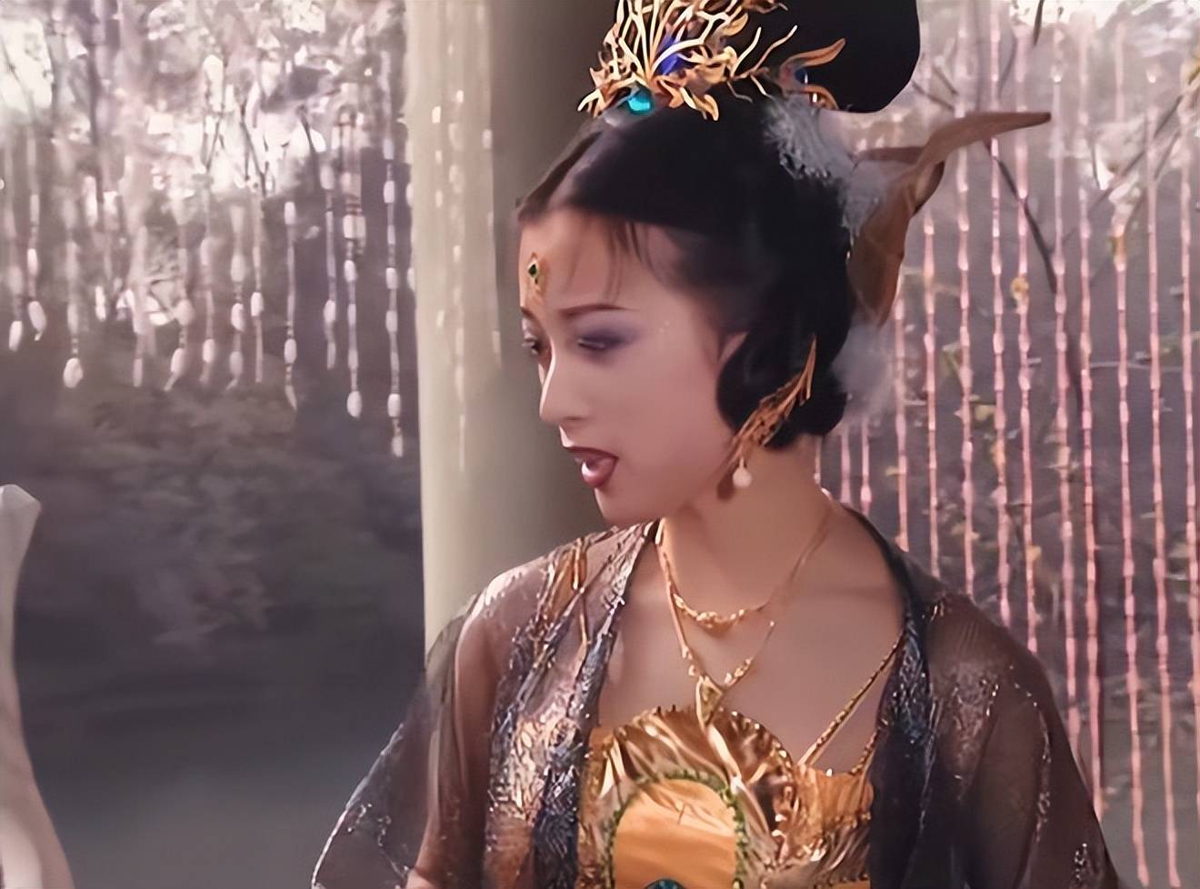 原创金巧巧近照遭批土气孔雀公主年轻时多美穿搭多大胆