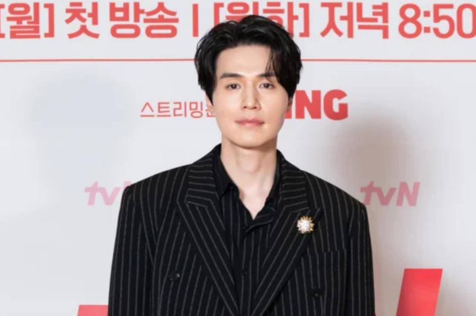 韩星李栋旭解释单身登上热搜,网友:“巧了,我也单身” 插图4 韩星李栋旭解释单身登上热搜,网友:“巧了,我也单身” 插图4