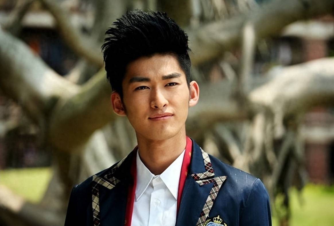 张翰被烧本烧烤肉店起诉,涉嫌违约索赔千万,网友:这瓜有点大