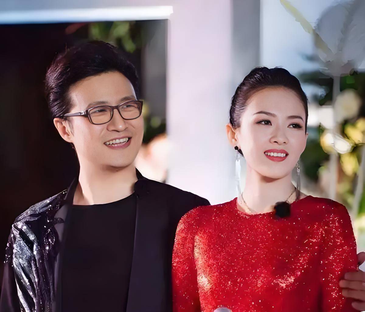 两年前,章子怡和汪峰的婚姻画上了句号.01对孩子的爱未曾削减分毫