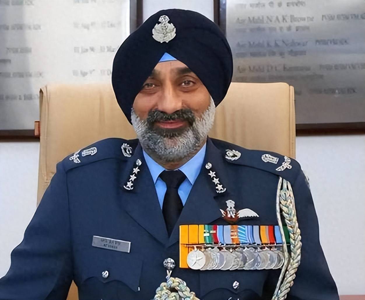 面对莫迪的军令状,印度空军司令刚签完字,忍不住说了句丧气话