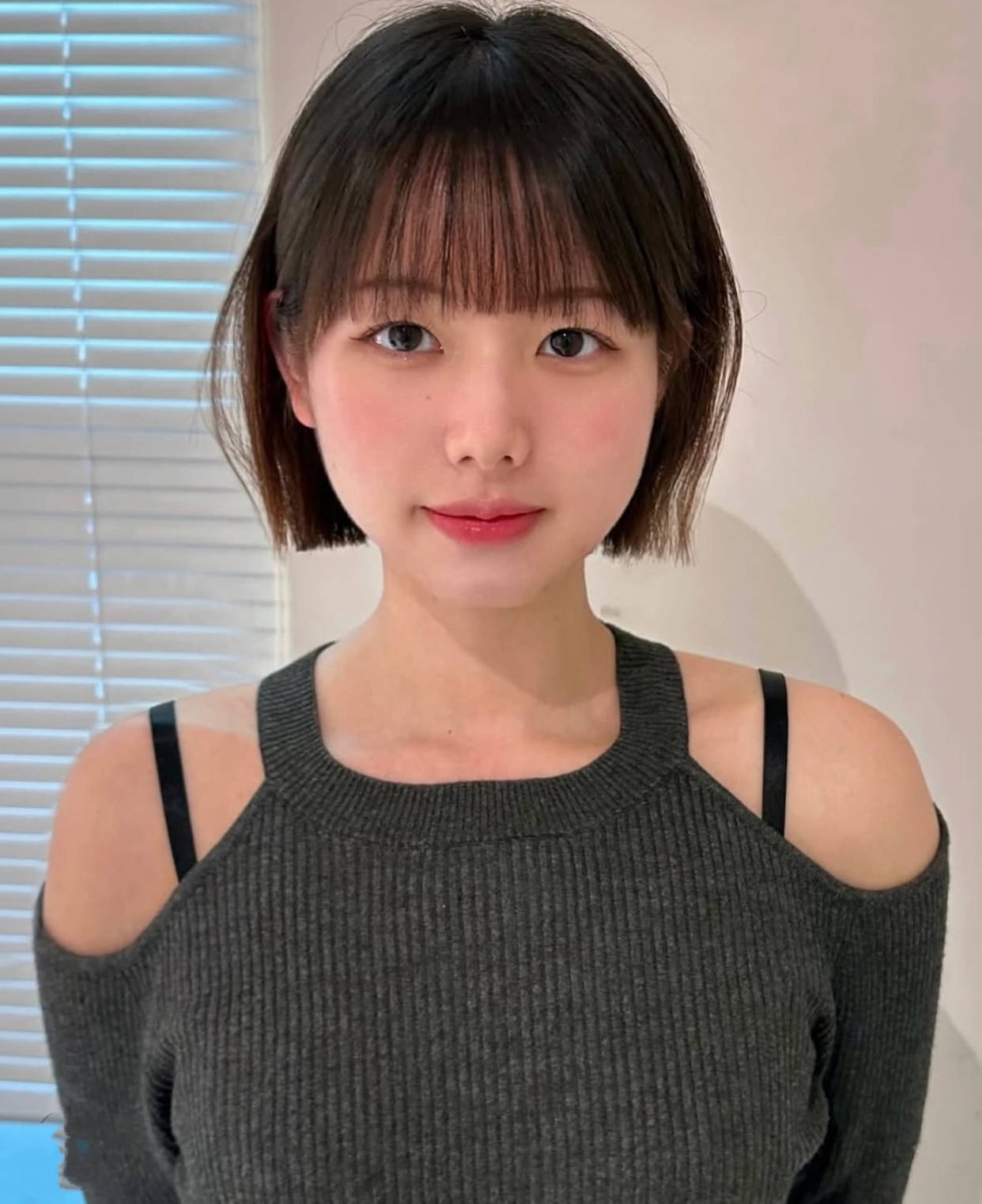 别再乱剪了一刀切短发才是颜值爆发的正确密码