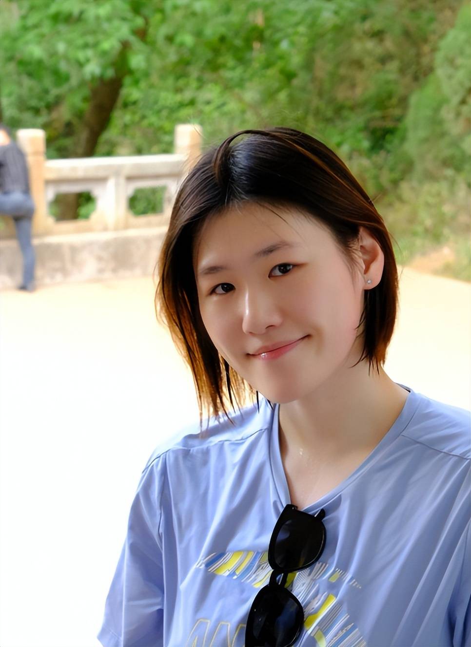 奥运冠军叶诗文近况:29岁清华毕业,退役不愁工作,越来越漂亮了