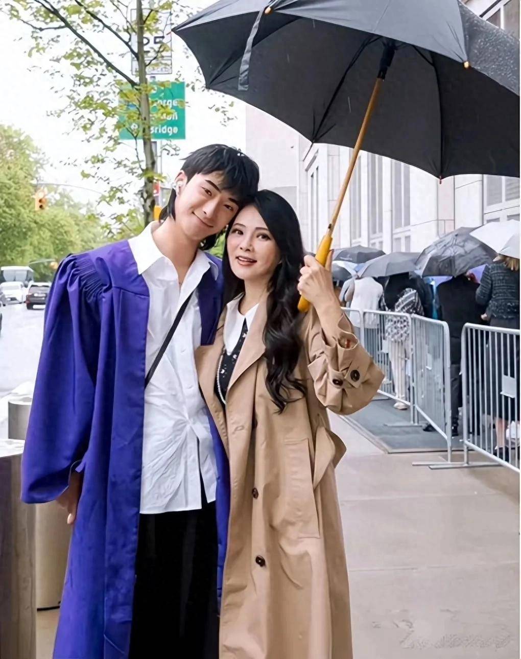 伊能静儿子恩利,国外街头造型曝光,引发热议!