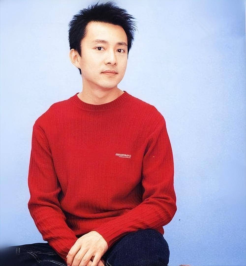 前央视主持人亚宁现状揭秘,身家百亿成为大集团老总,56岁头发全白