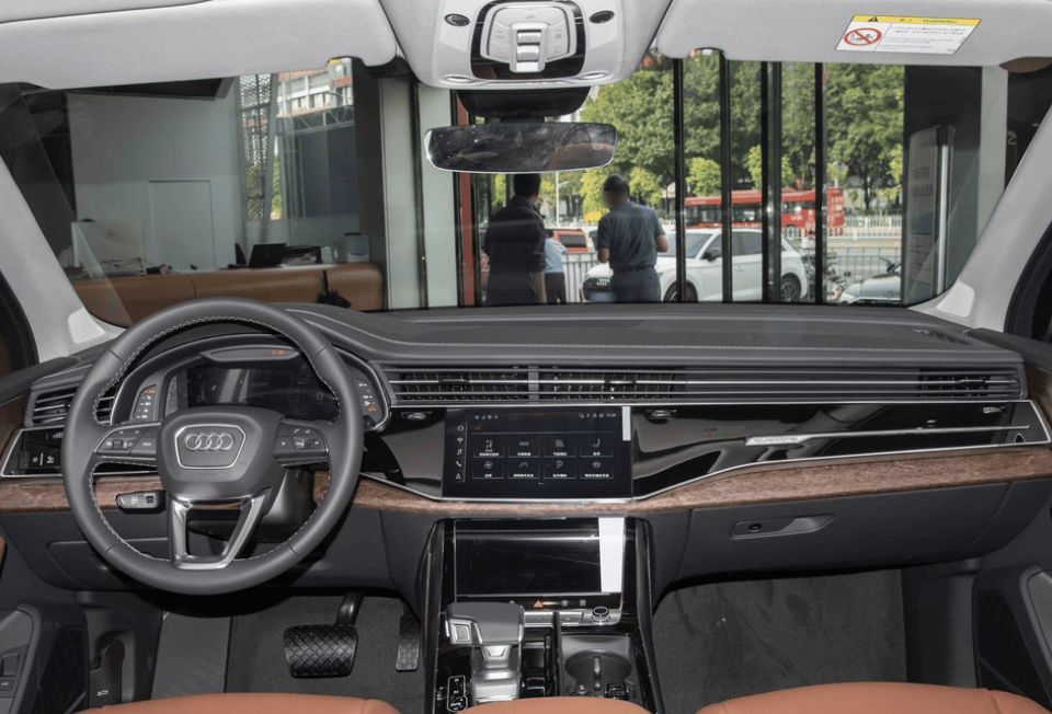 2025款奥迪Q7新车型登场！采用2.0T+8AT