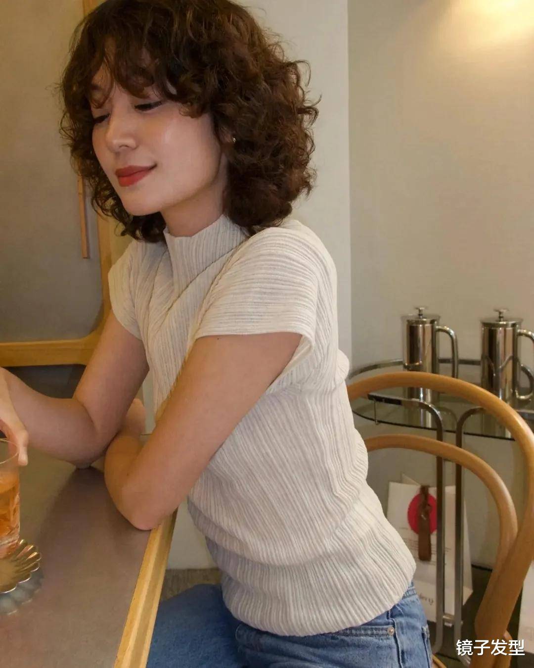 40岁女性必选齐脖层次卷发展现成熟魅力