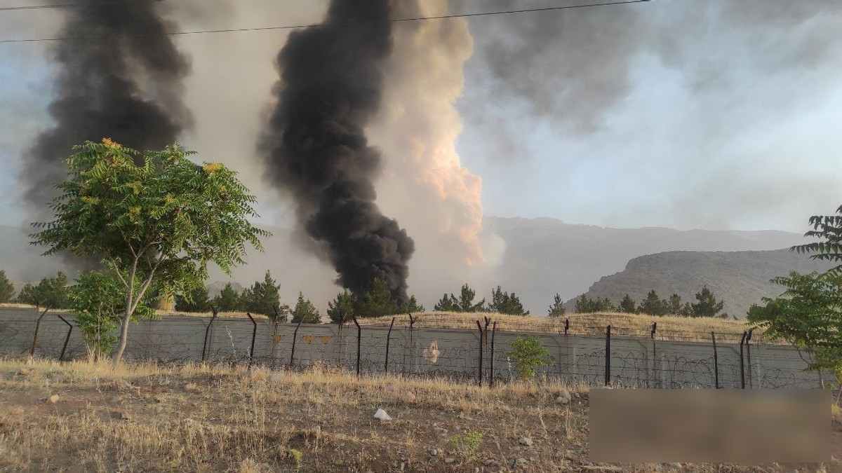 伊朗核设施遭炸,三军统帅全挂,血旗升起后会发生什么?