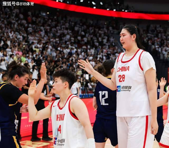 宫鲁鸣:18岁中锋张子宇300斤和姚明相当 她场上摔一跤吓我们一跳