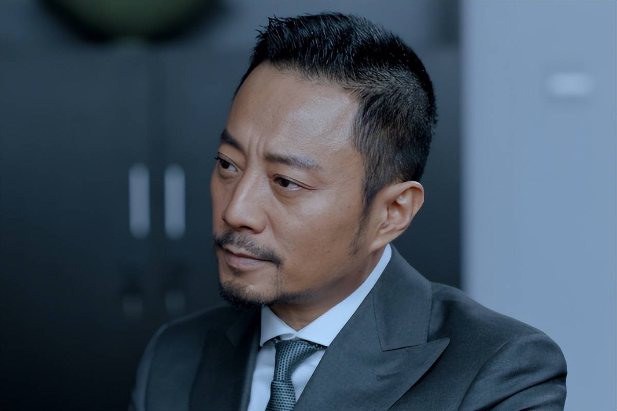 张涵予:44岁成名,斩获"五料影帝",比吴京更硬的真汉子