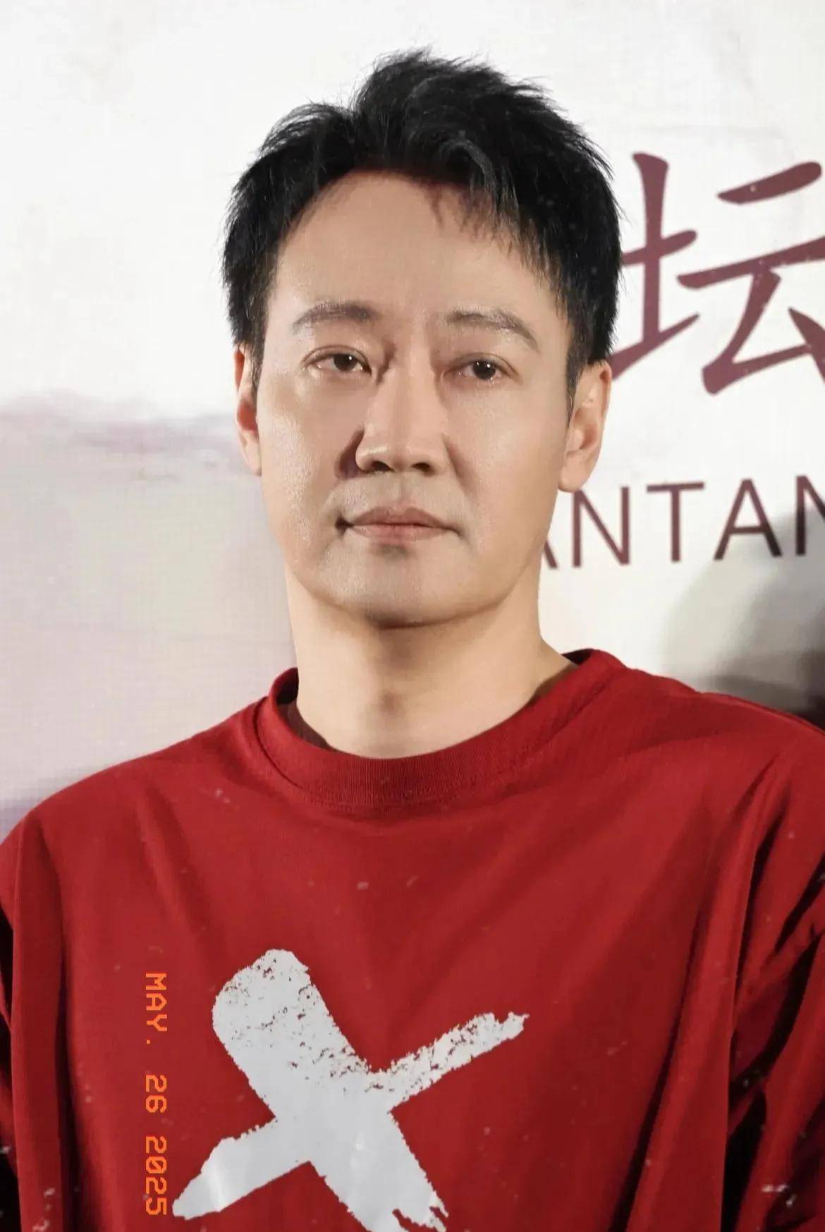 朱媛媛离世七日,丈夫辛柏青被指"冷血"?网友吵翻:深情真的需要表演吗?