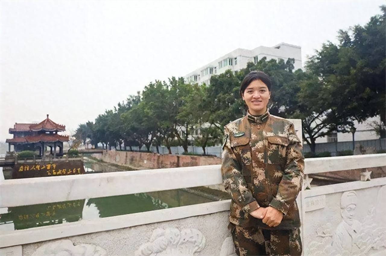 解放军女狙击手达娃卓嘎荣获一等功光荣提干