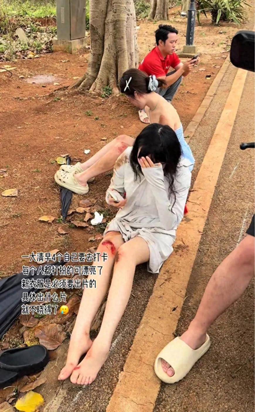 4个女生穿新衣准备拍美照,结果竟成"ct片",蓝衣女孩最惨!