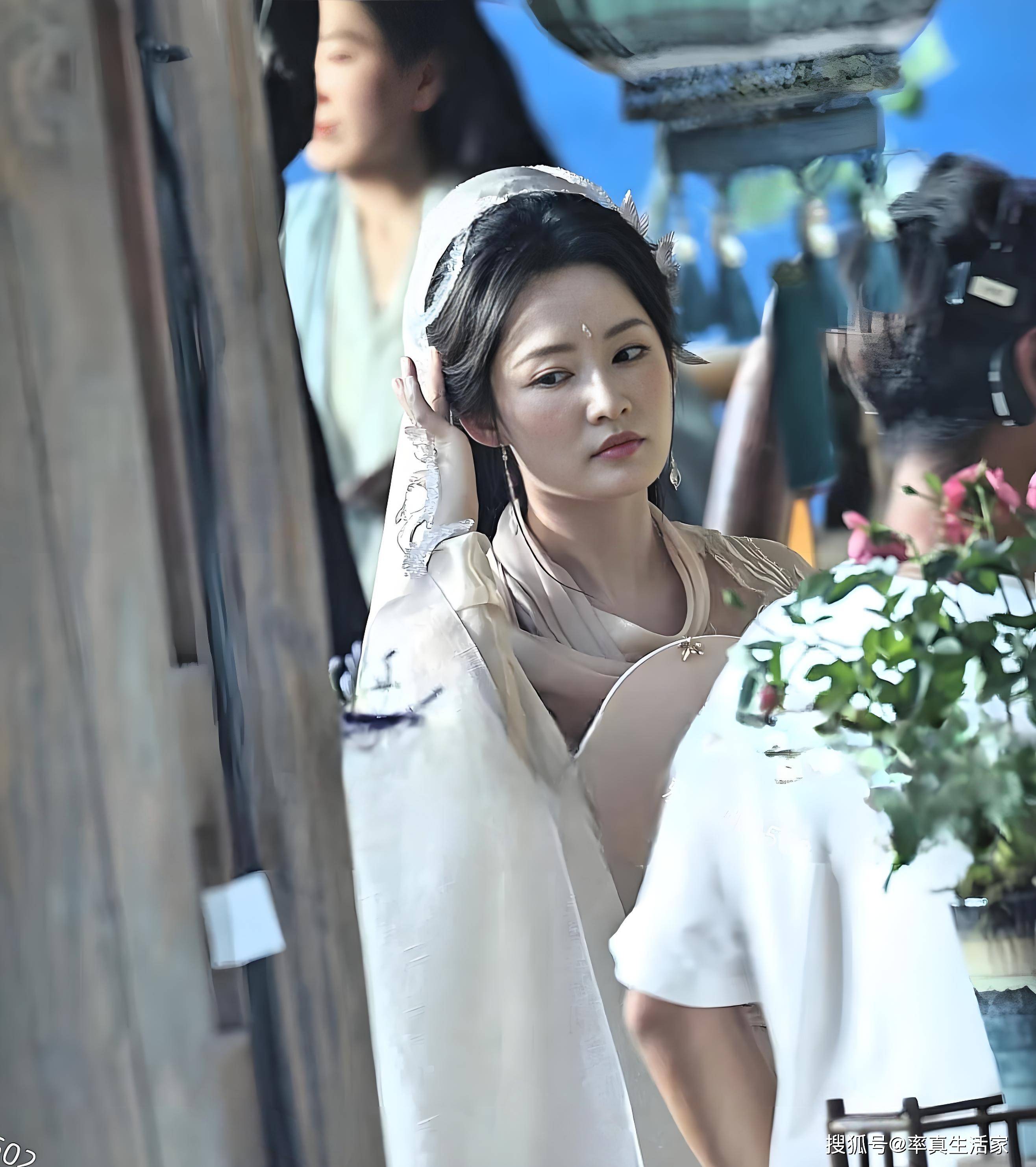 李沁新剧路透,怼脸生图细节满满,穿白纱美成仙,新角色太期待啦