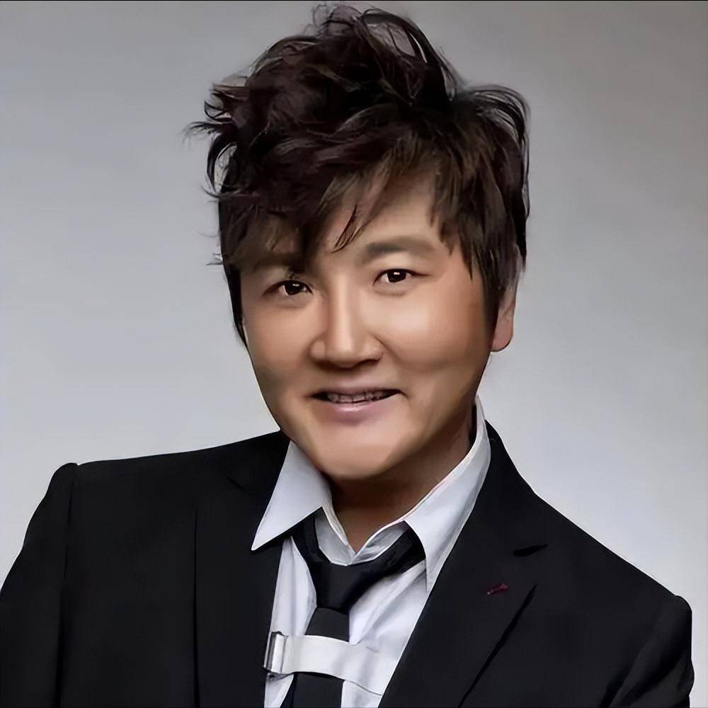 孙楠妻子潘蔚现状:56岁容颜老化,乡村大院过悠闲生活