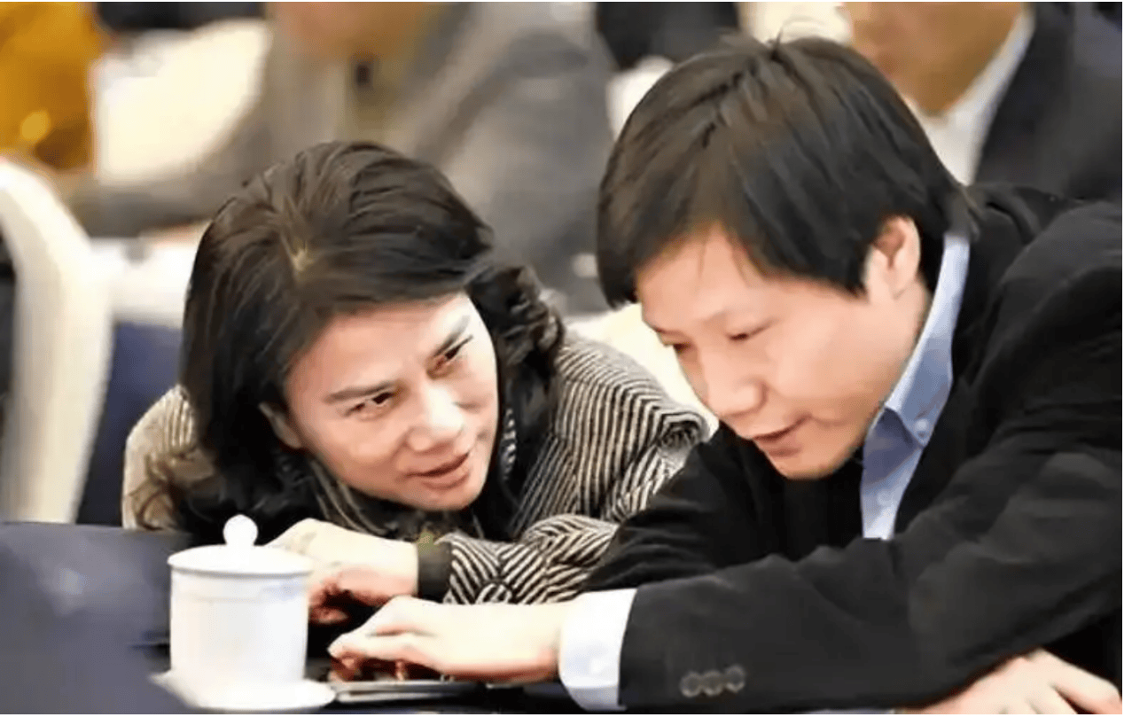 雷军目中无董，全程不提格力，但句句扎向格力