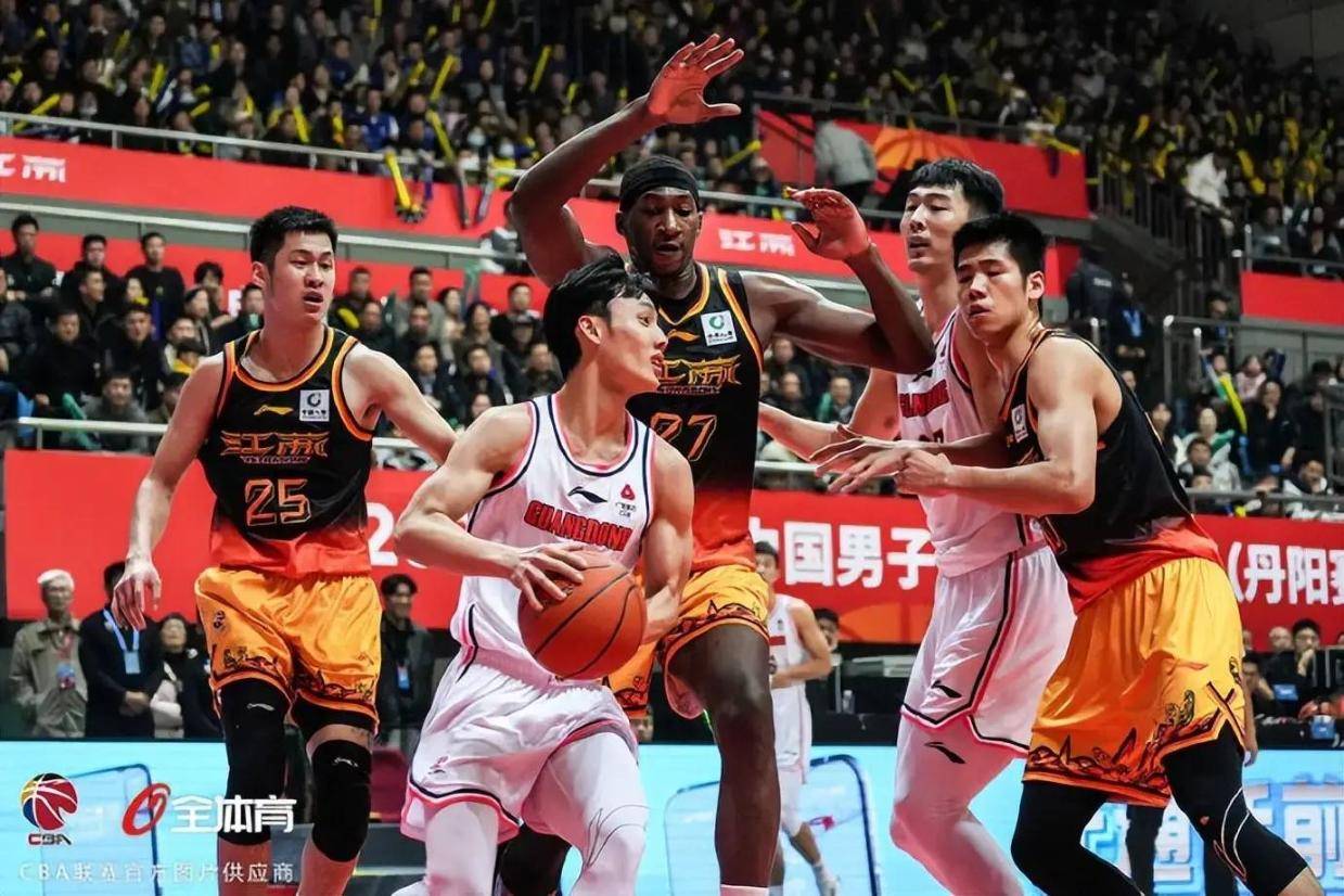 广东提前敲定2外援，山西酝酿地震级交易，央视定性易建联事件