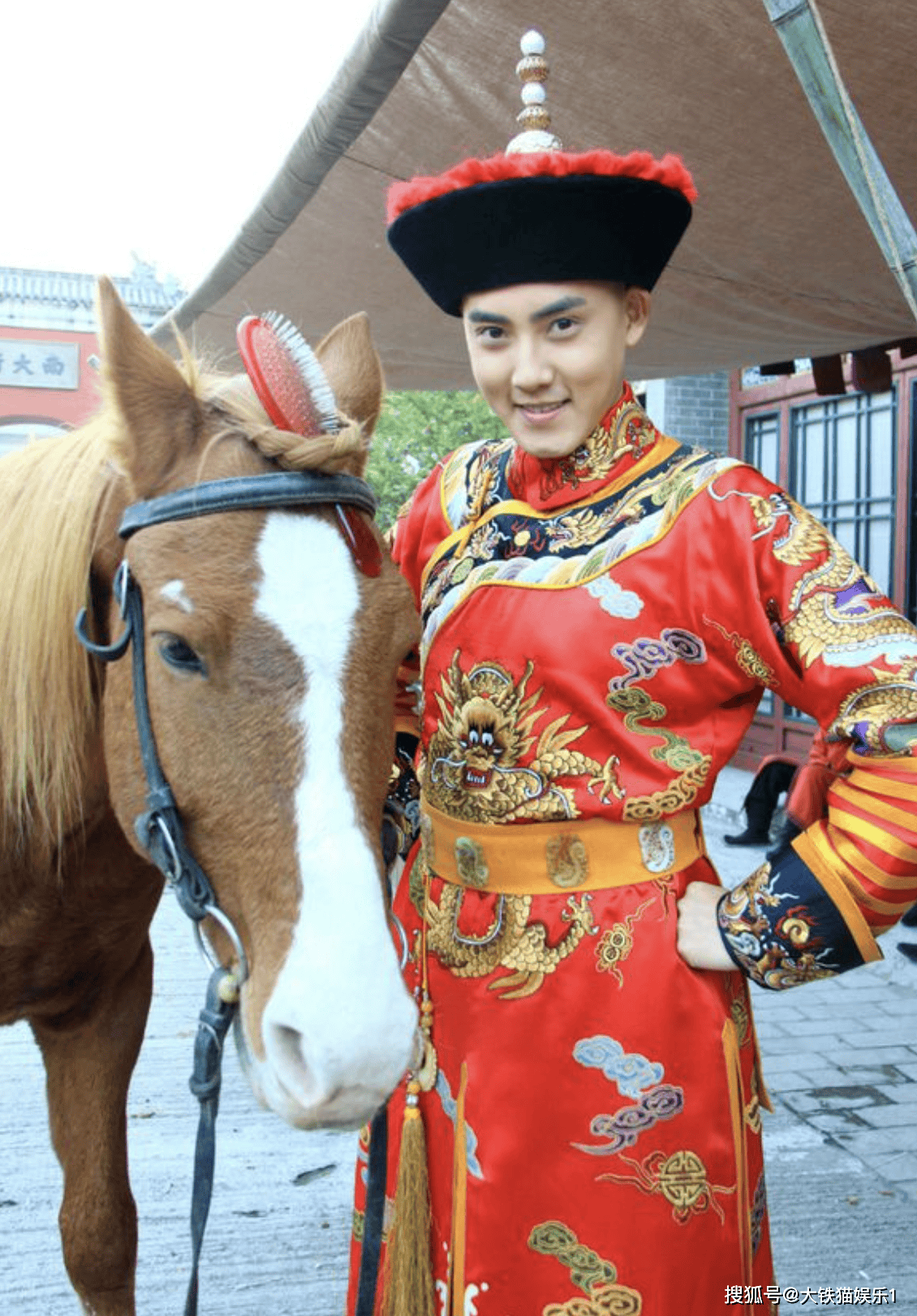 同样是演五阿哥,把新版和苏有朋,张睿放一起对比,差距就出来了