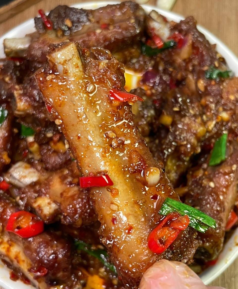 蒜香排骨_排骨沾蒜泥的做法_