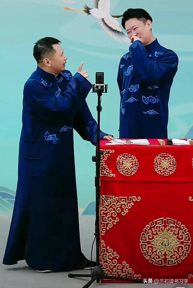 曹云金直播捧哏何云伟，高潮处何云伟竟口出