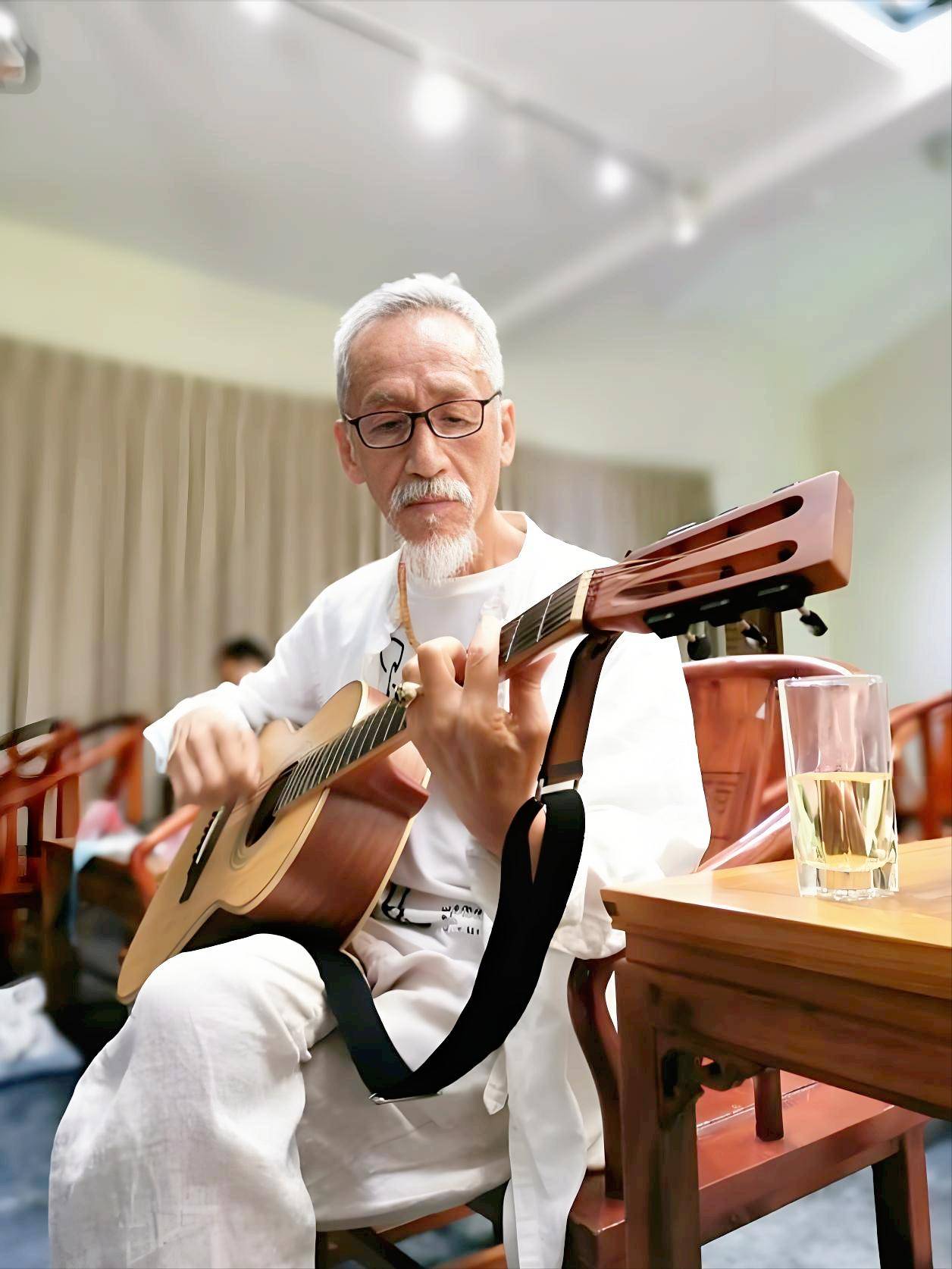 著名音乐人陈彼得离世!他离婚又再婚,57岁再做父亲