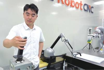华科大博士后团队瞄准在轨维修难题 让机器人成为航天员的“眼”和“手”