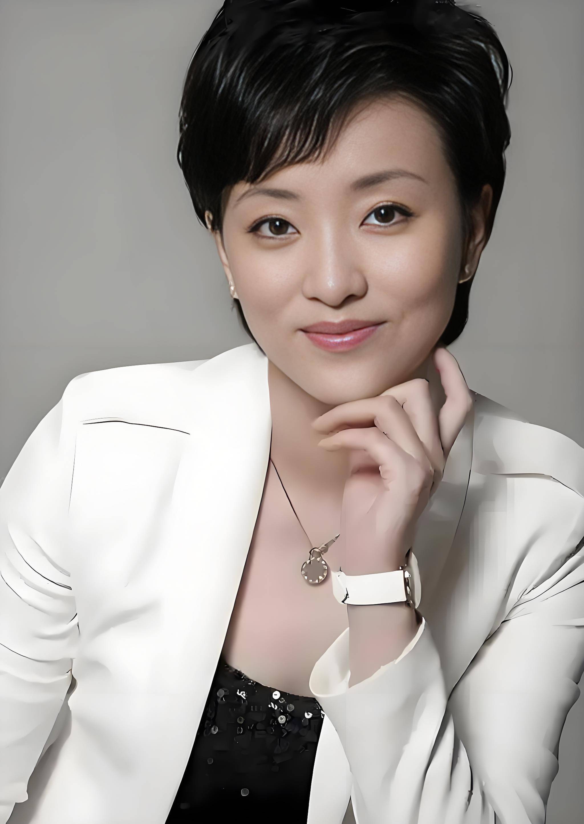 央视杨君专访杨澜成功在于打破思维定势