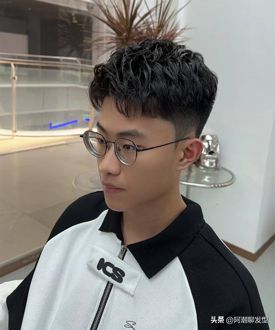 7分短发理想的发型应该是简洁利落得体大方的既硬朗干练又能展现出