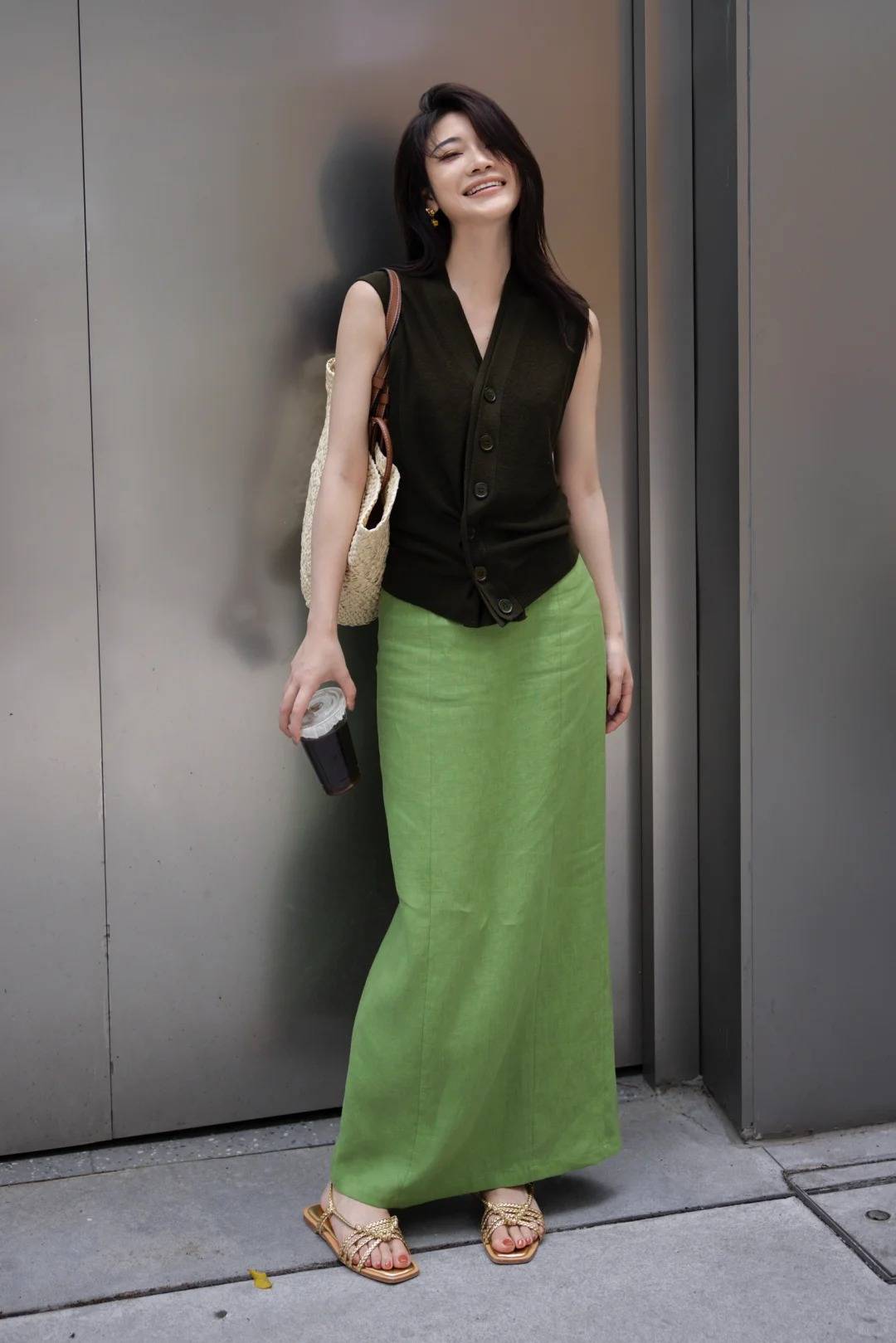 今年流行绿色裙子搭配这10款上衣优雅气质更亮眼