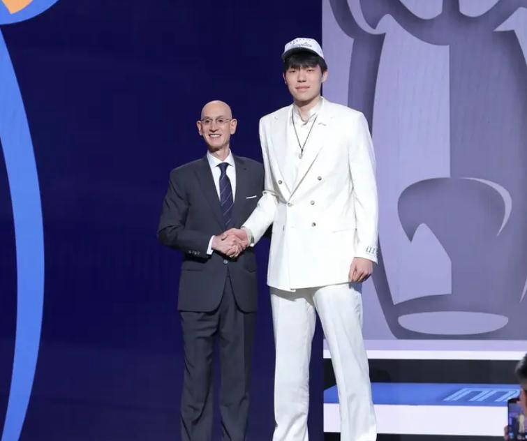 杨瀚森以16顺位入选开拓者，面临挑战和机会