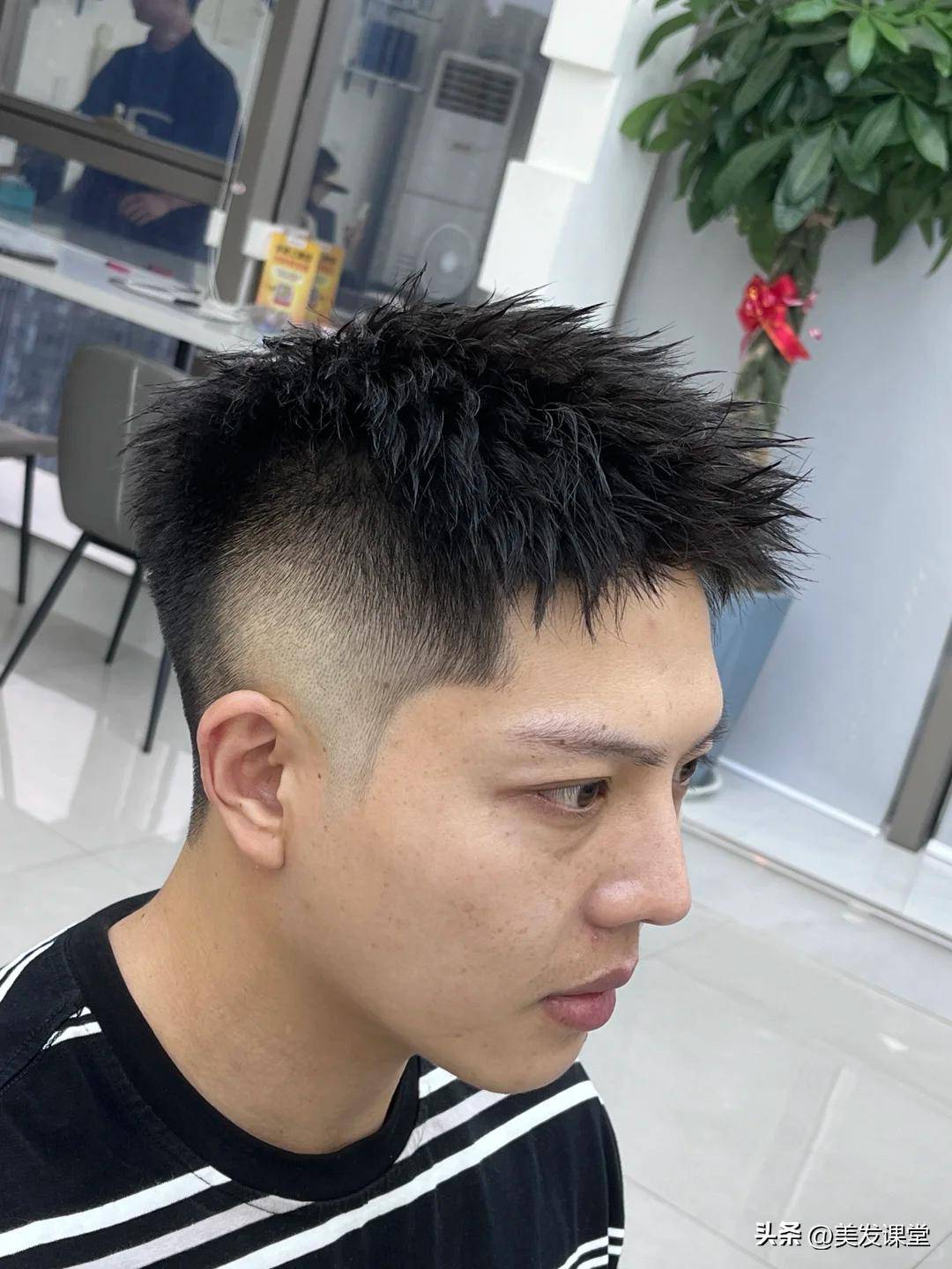 男生烫发必看六款潮流卷发推荐帅气升级轻松拥有