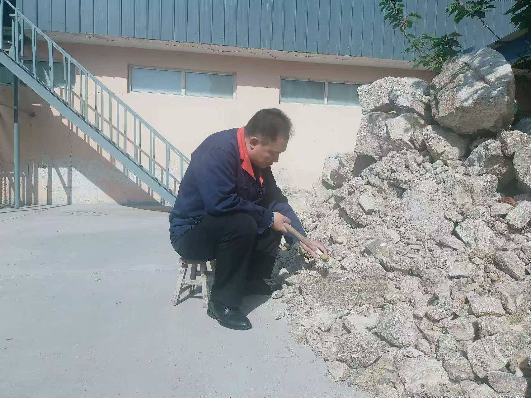 从普通工人到定瓷原料专家的蝶变_--记河北省工艺美术大师、河北省非物质文化传承人王淑昌 图2