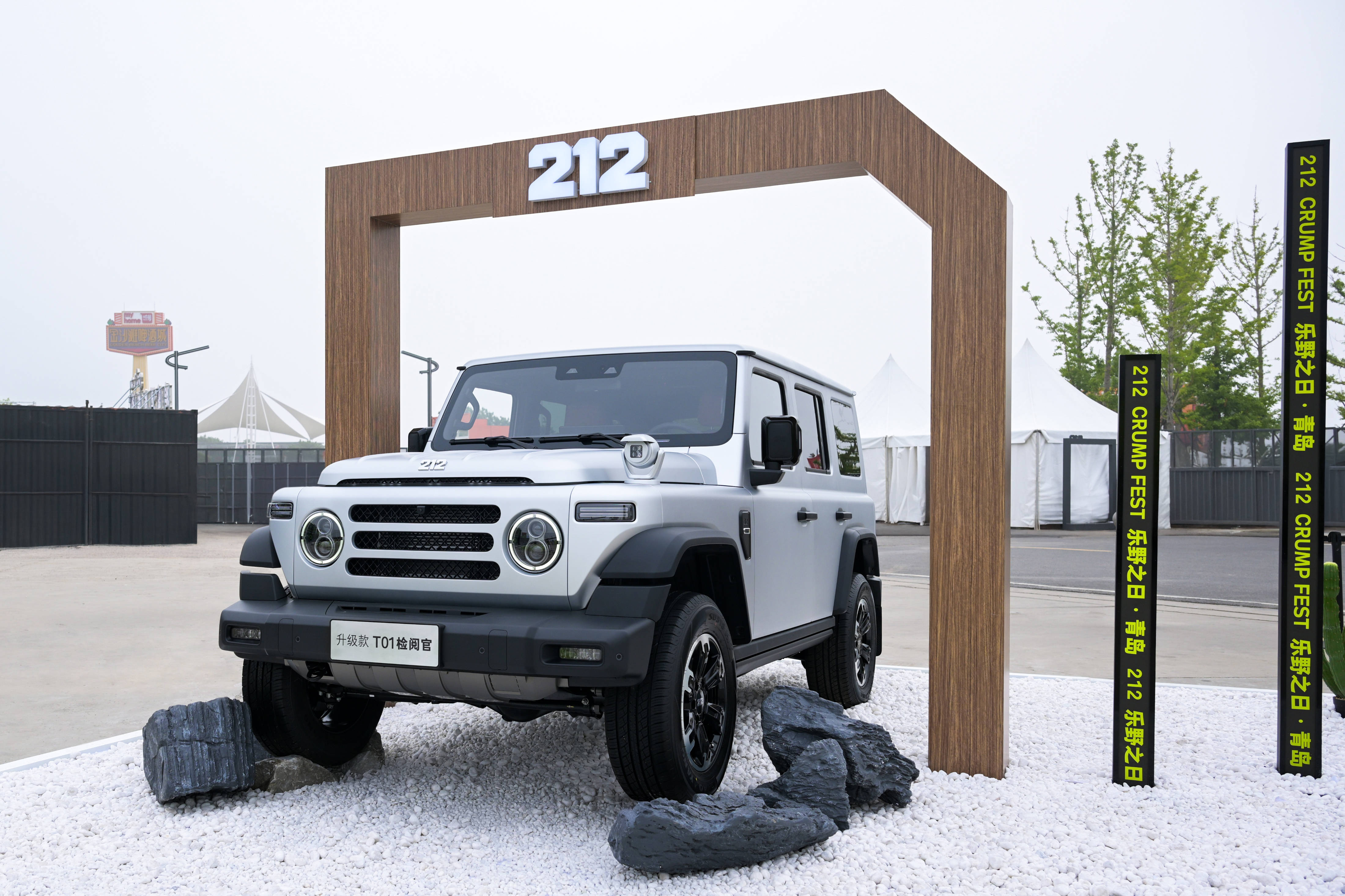 在低于60km/h的低速越野场景中,该灯支持向左180度,向右30度的多角度