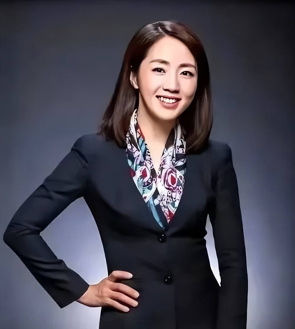 气象主播杨丹,工作30年零失误,高龄产子,年过半百逆生长