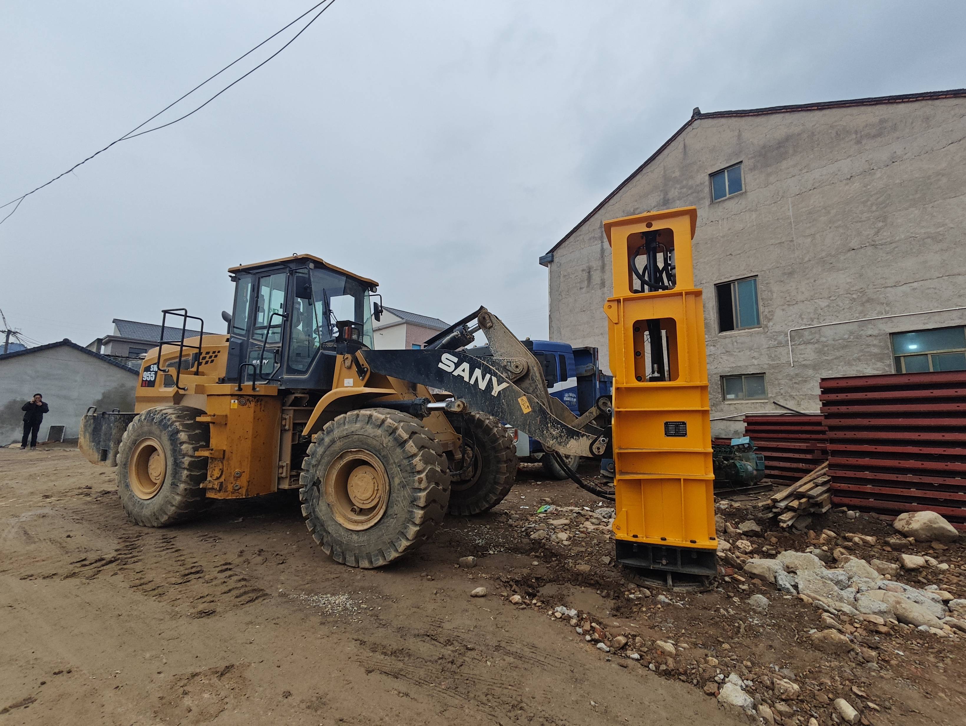 高速液压强夯机:基建高效夯实标杆,核心技术与多场景应用解析