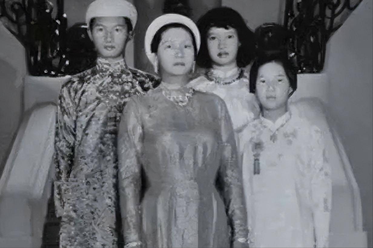 过分美丽,皇帝不惜违背祖训立为皇后,晚年不看她一眼