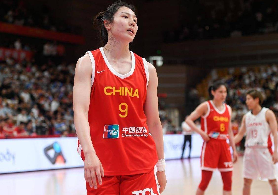 女篮亚洲杯战术解析：两套首发阵容暗藏玄机，罗欣棫与翟若云的3号位之争