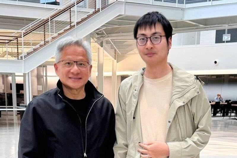 太痛心！中国2名顶级AI专家加盟英伟达：都来自清华大学，黄仁勋亲自接见！