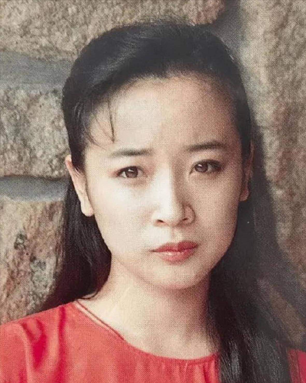 演员陈小艺因戏生情为爱隐退57岁婚姻幸福今儿子成她的骄傲