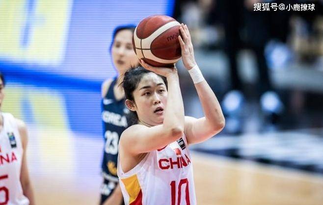 女篮亚洲杯12人大名单浮现！宫鲁鸣裁掉四人，张子宇成为冲冠关键